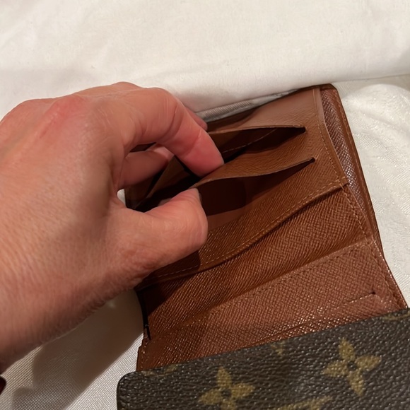 Louis Vuitton Brown Monogram Elise Tri-fold Wallet- Excellent Condition - Picture 14 of 17
